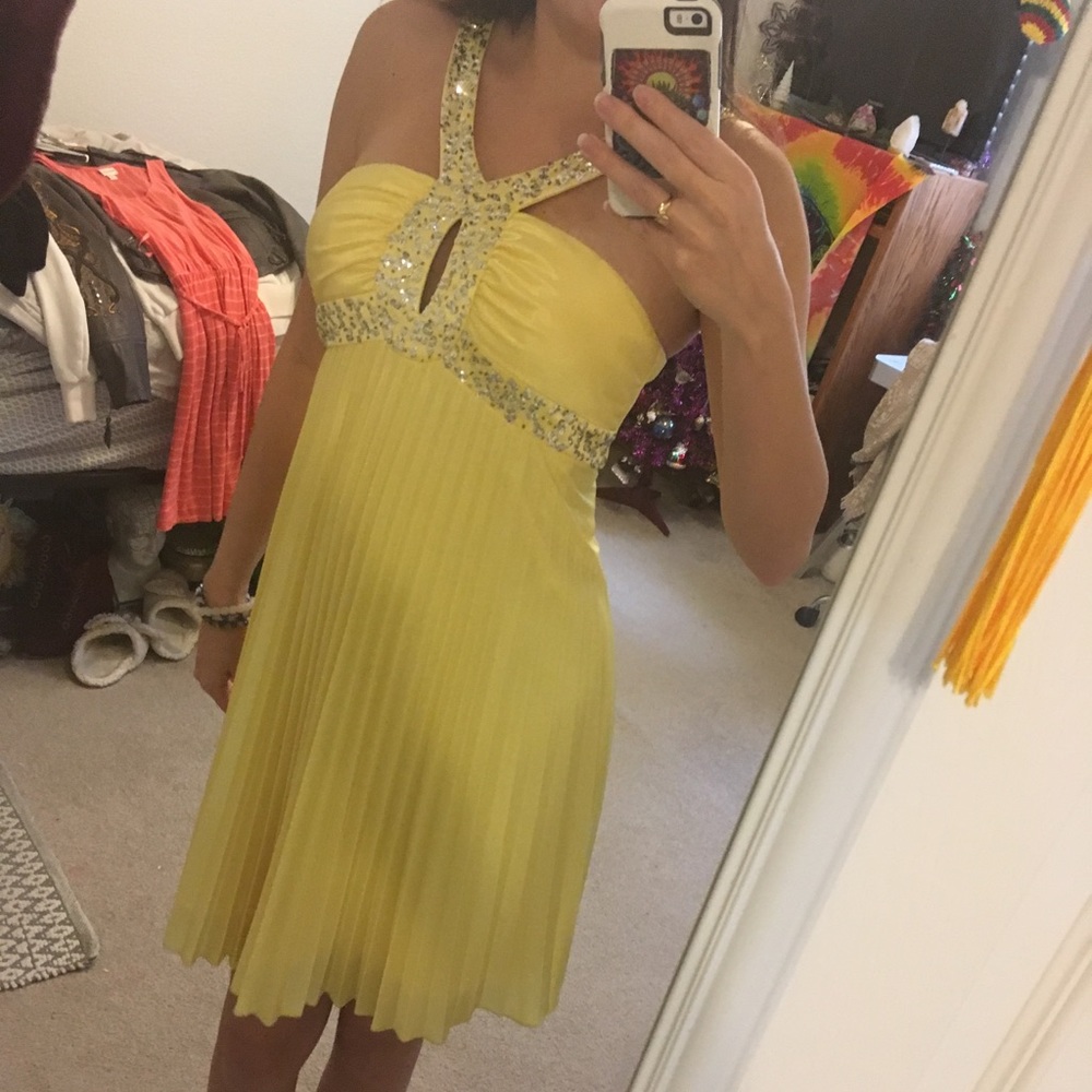Short yellow prom banquet dress